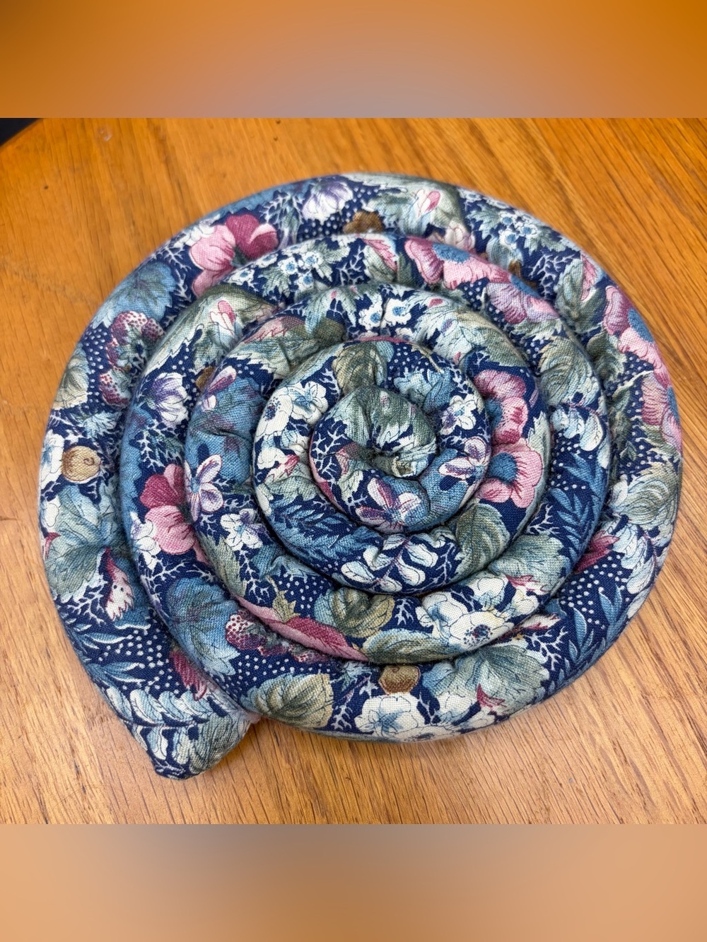 Vintage Coiled Fabric Weighted Trivet Country Kitchen Cabin Decor Floral 5.5”